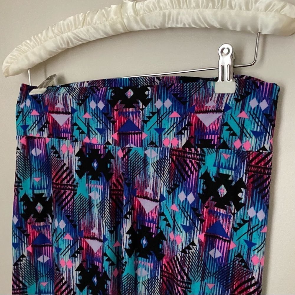 Cropped Leggings Capris Patterned Multi-Color Athleisure Athletic Workout Casual - Picture 5 of 6
